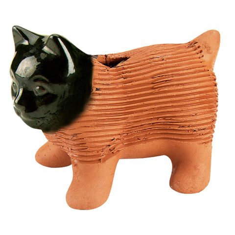 Chia Kitten detalle de la textura de la cerámica reforzando calidad artesanal