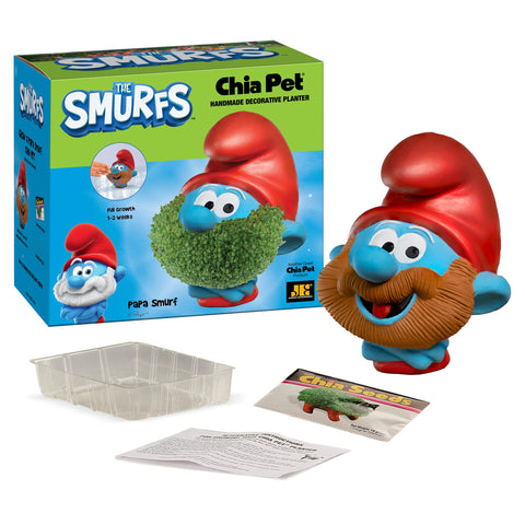 Chia Papa Smurf junto a una taza para comparar tamaño y visualizar colocación práctica