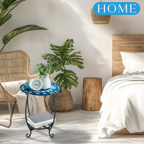 Cinnvoice mesa en terraza junto a sillón, añade estilo decorativo