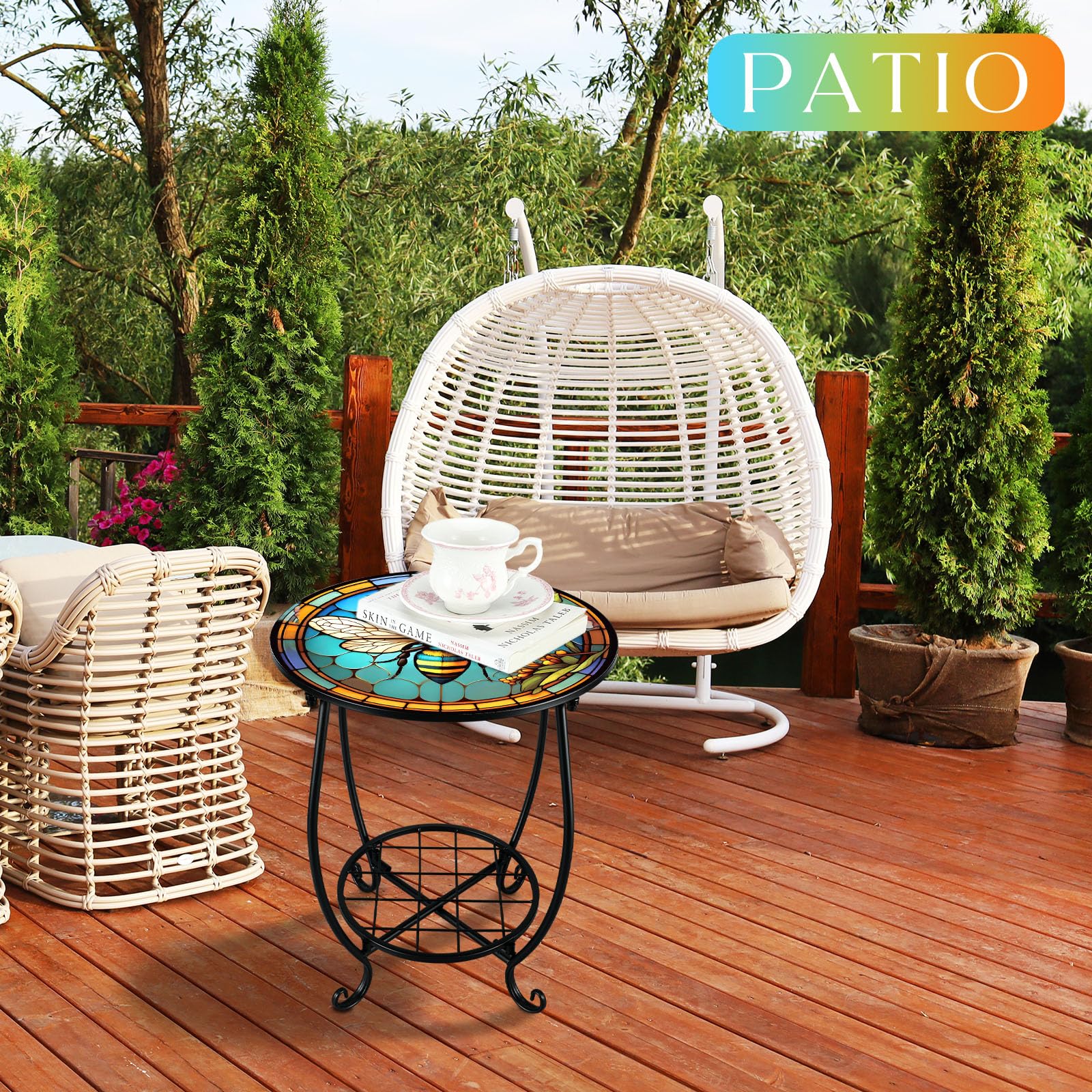 Cinnvoice mesa en uso en patio sosteniendo maceta y taza, añade funcionalidad