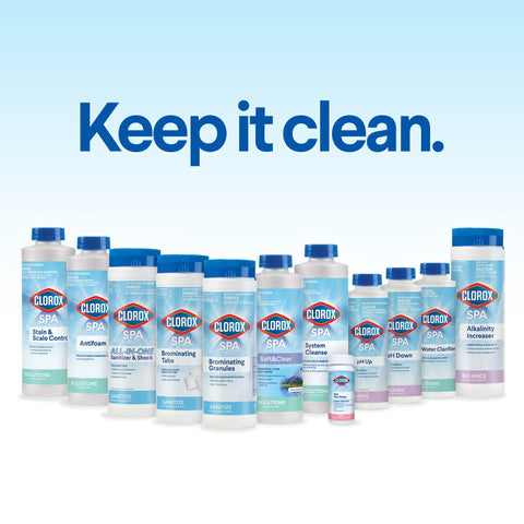 Clorox Pool&Spa añadiendo al spa con bomba en marcha para prevención