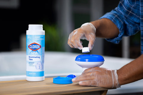 Clorox Pool&Spa tabletas cerca, mostrando formato y liberación lenta eficaz