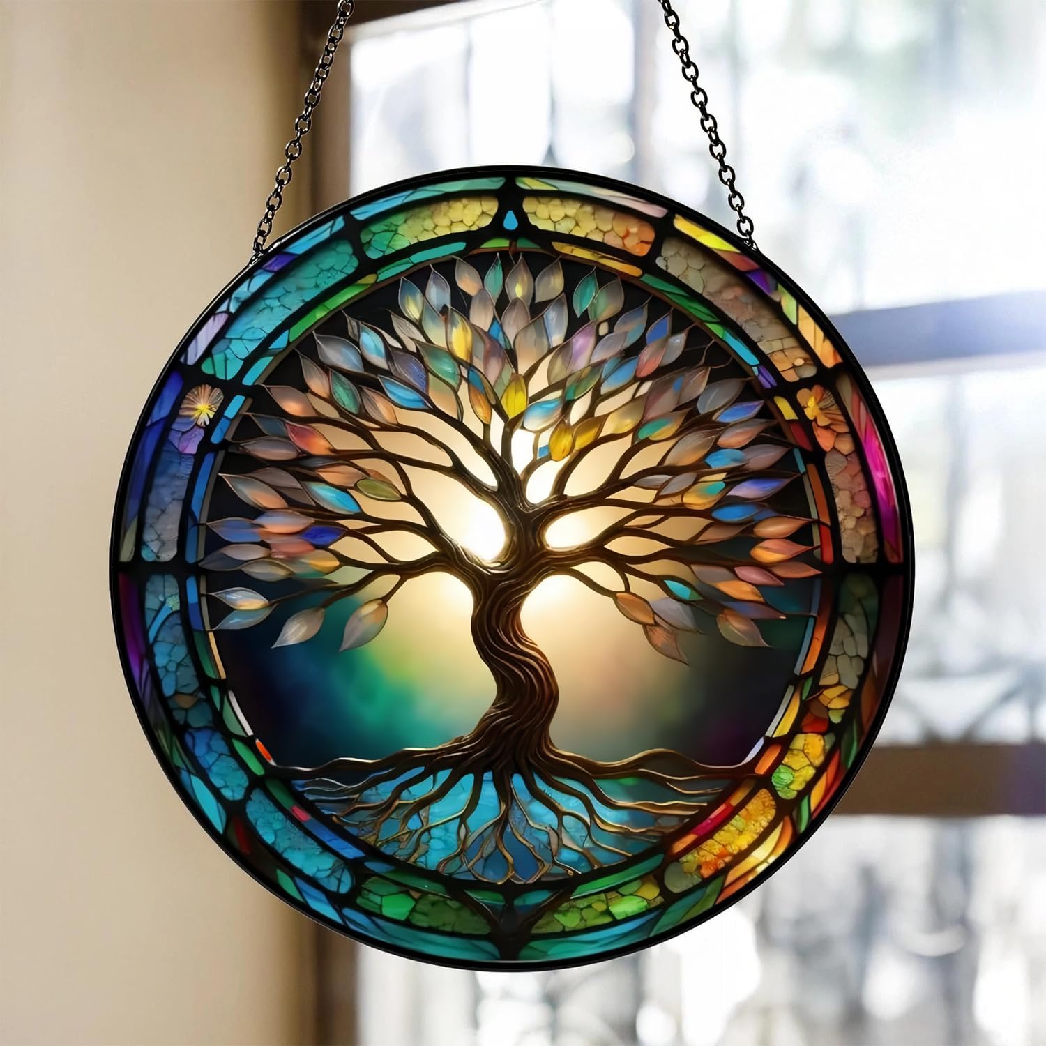 Generic Colorful Tree of Life Suncatcher primer plano del vidrio mostrando textura y brillo