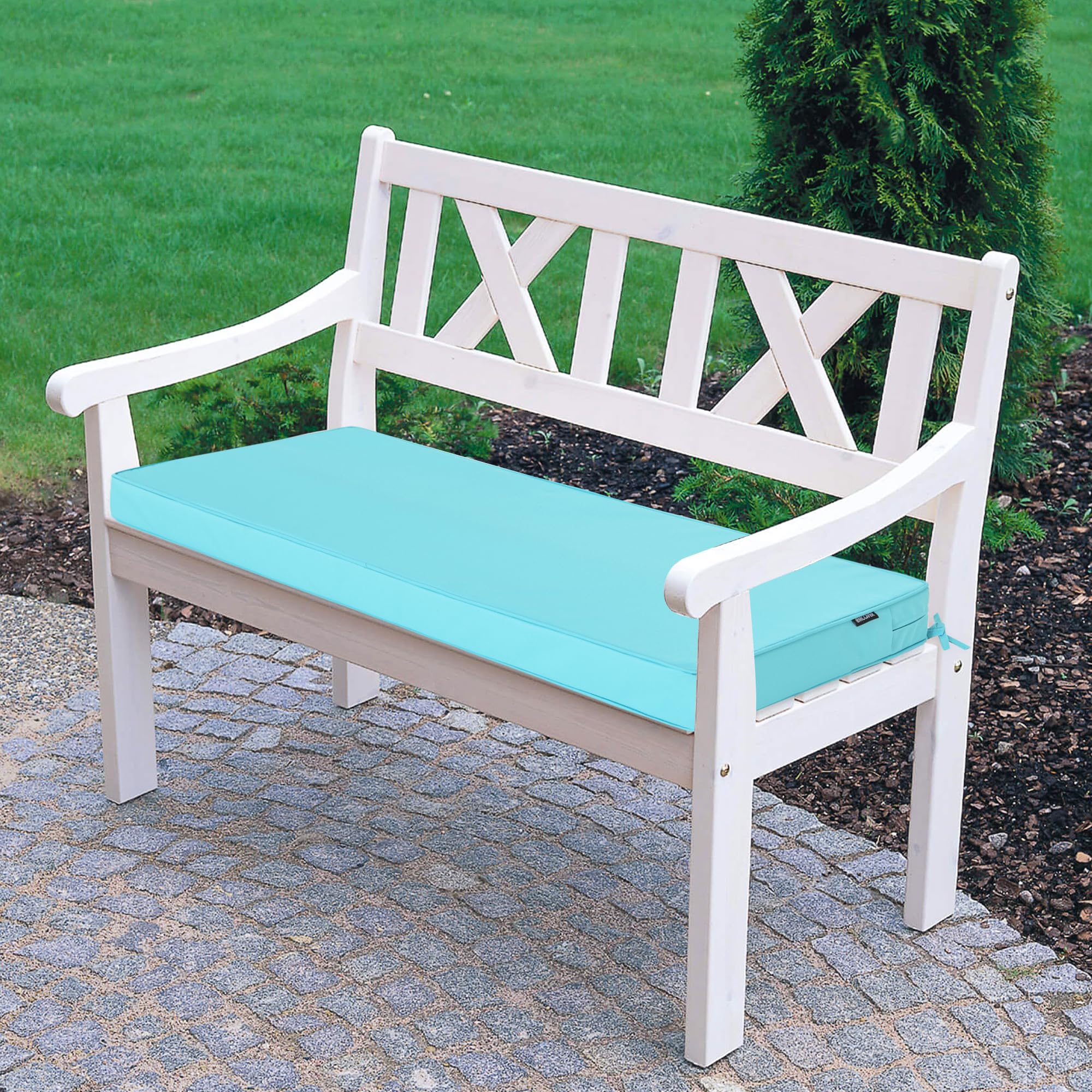 Comcaver cojín usado en patio junto a mesa para ambiente de descanso