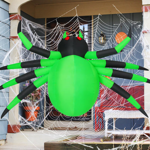 COMIN araña en fiesta de Halloween creando ambiente temático instantáneo