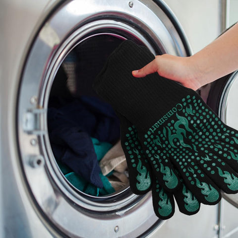 Comsmart guantes cubriendo antebrazo demostrando protección adicional