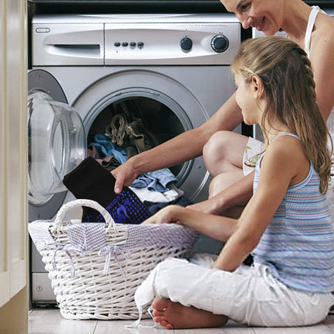 Comsmart guantes en ambiente de cocina preparando alimentos con protección