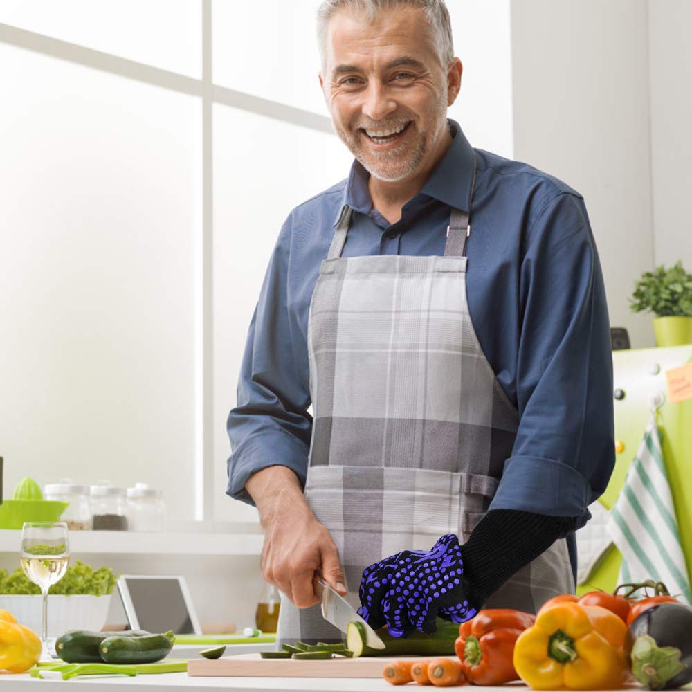 Comsmart guantes colocados en cocina mostrando uso cotidiano seguro