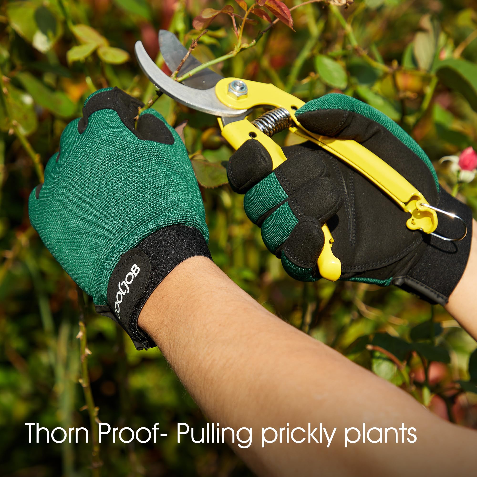 COOLJOB guantes en uso podando un rosal con protección ante espinas