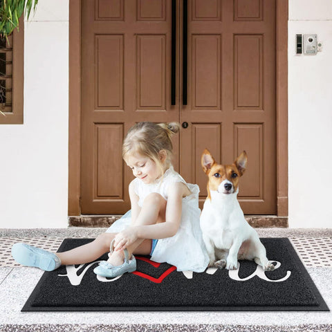 CozyBounty en entrada de casa integrando estilo y protección del suelo