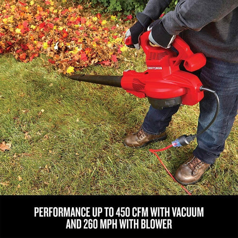 CRAFTSMAN soplador despejando hojas en jardín para mantener áreas exteriores ordenadas