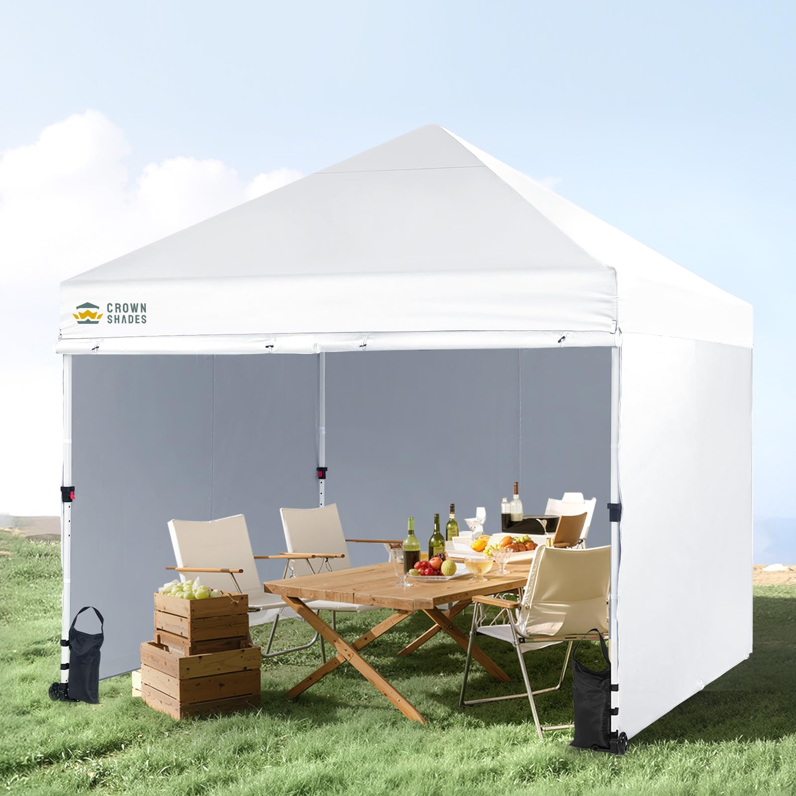 CROWN SHADES ambiente de evento exterior con paneles, apariencia profesional