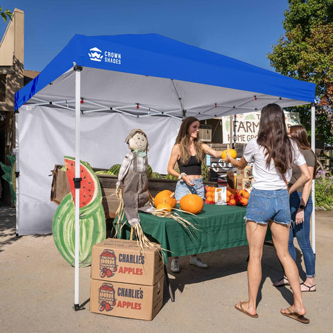 CROWN SHADES escena de evento al aire libre con privacidad añadida