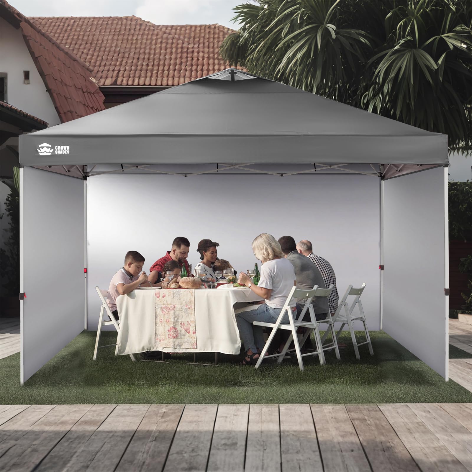 CROWN SHADES escenario de evento al aire libre demostrando funcionalidad