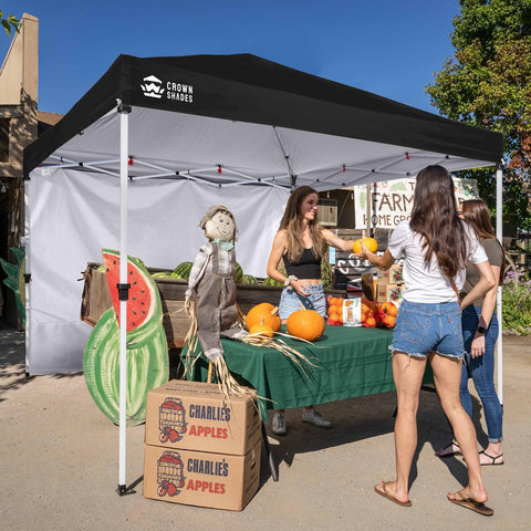 CROWN SHADES uso en evento al aire libre brindando sombra y privacidad
