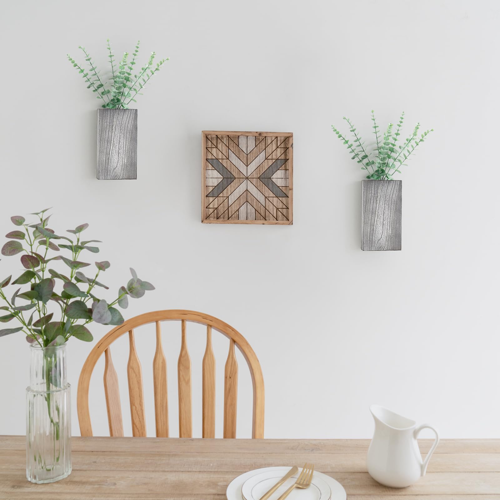 Dahey conjunto en salón estilo farmhouse aportando calidez decorativa