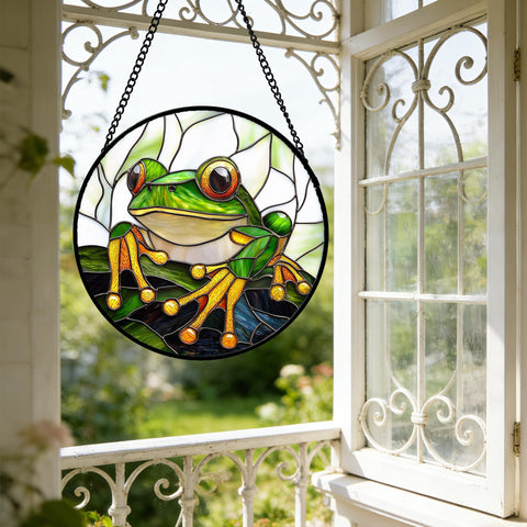 DASTOLL colgado en ventana soleada creando reflejos y ambiente cálido