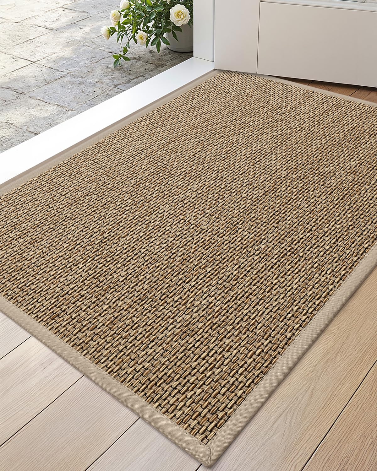 DEXI felpudo frontal 24x36 beige presentando cobertura y diseño práctico