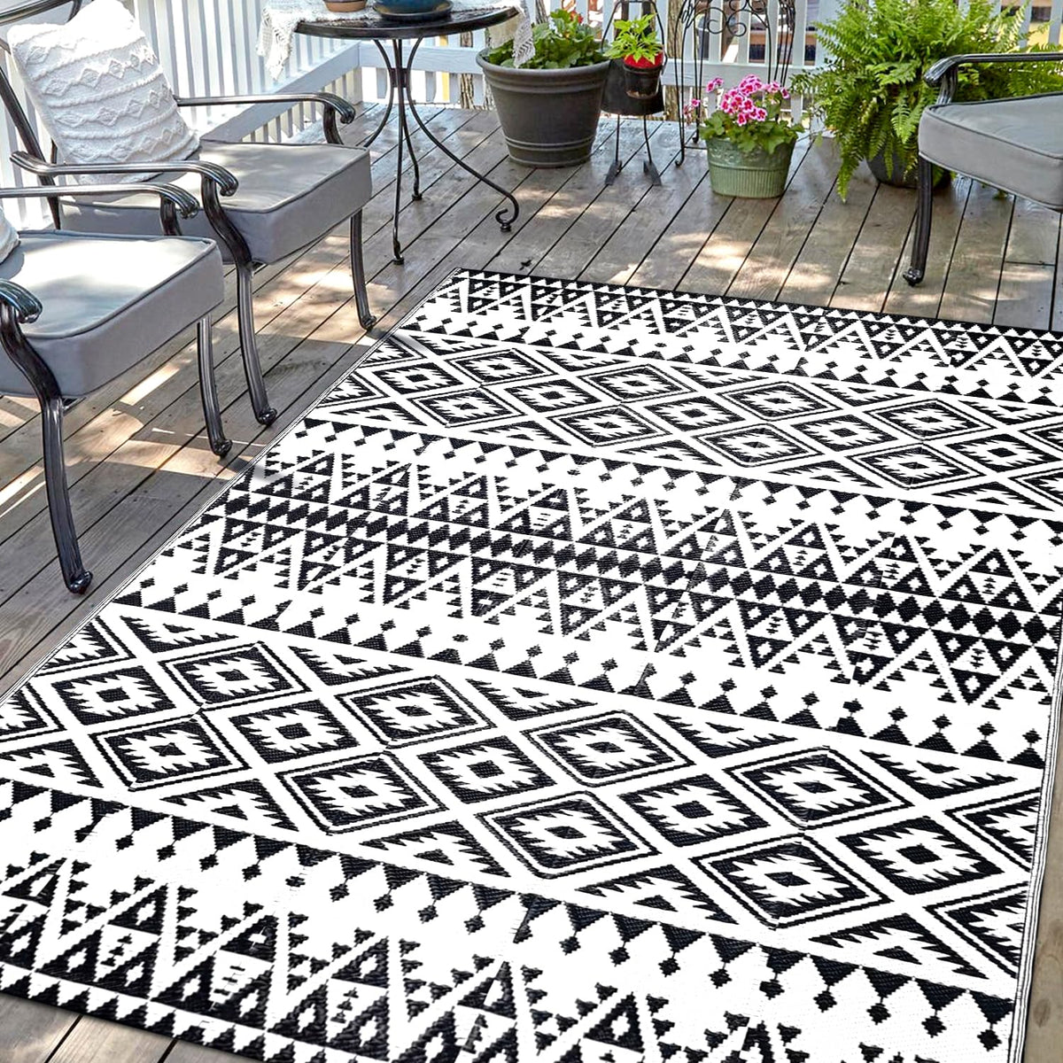 DiiKoo vista frontal de la alfombra exterior con diseño bohemio, aporta estilo durable