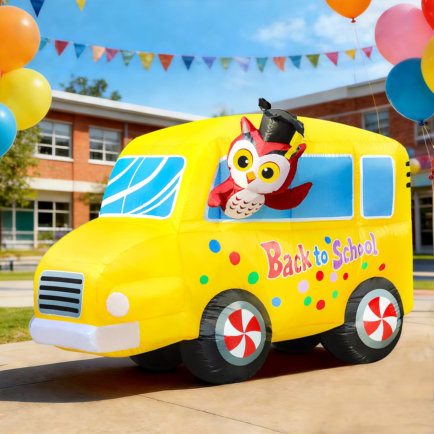DomKom inflable en patio mostrando uso en eventos familiares
