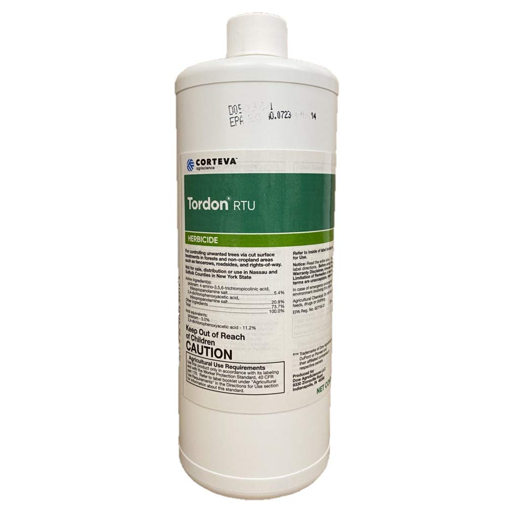 Dow AgroSciences aplicando Tordon RTU sobre un tocón para prevenir rebrote en campo