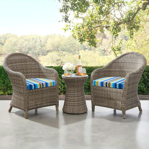 downluxe cojín en balcón estilo lifestyle añadiendo confort y estilo