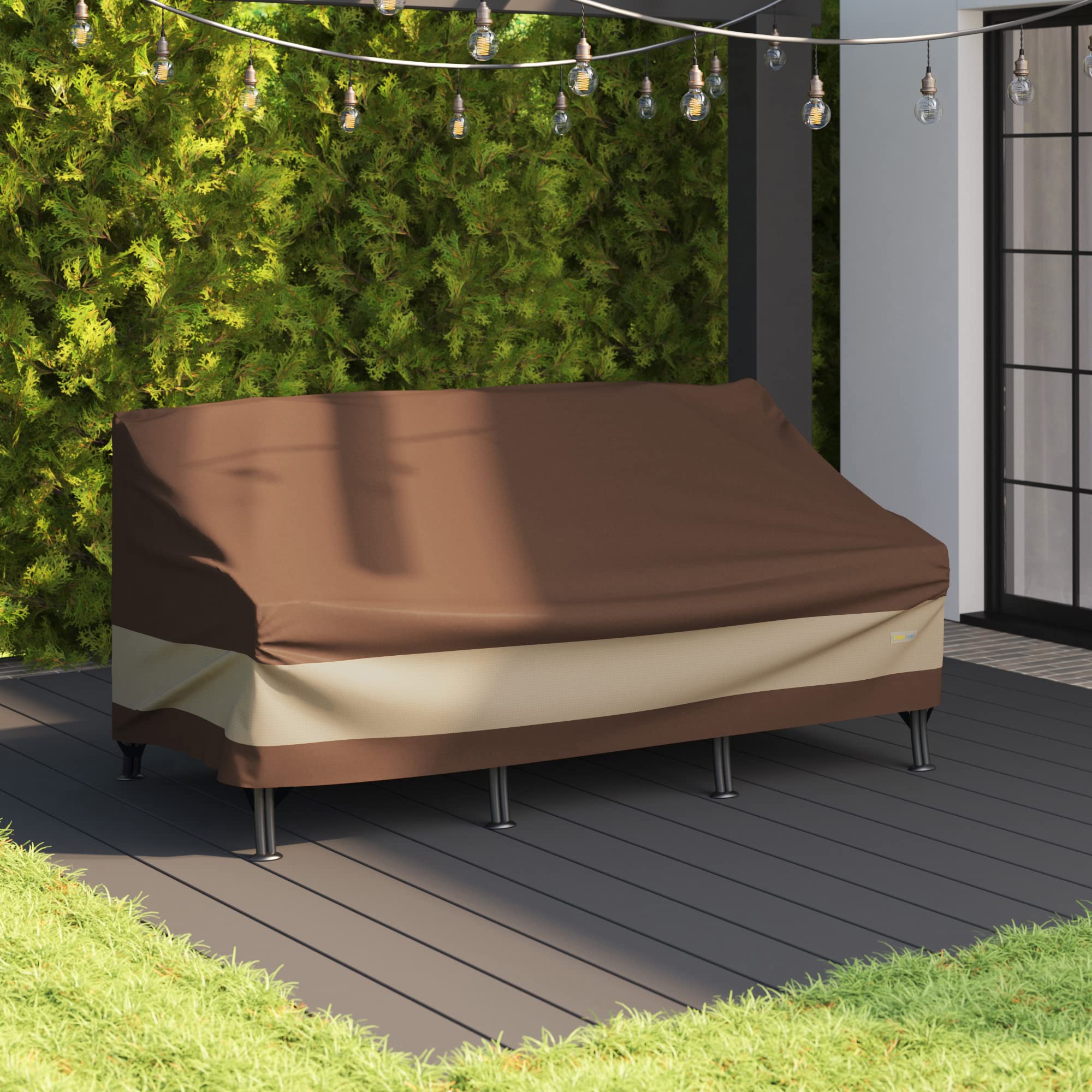 Duck Covers comparación de tamaño junto a una silla para orientar medidas