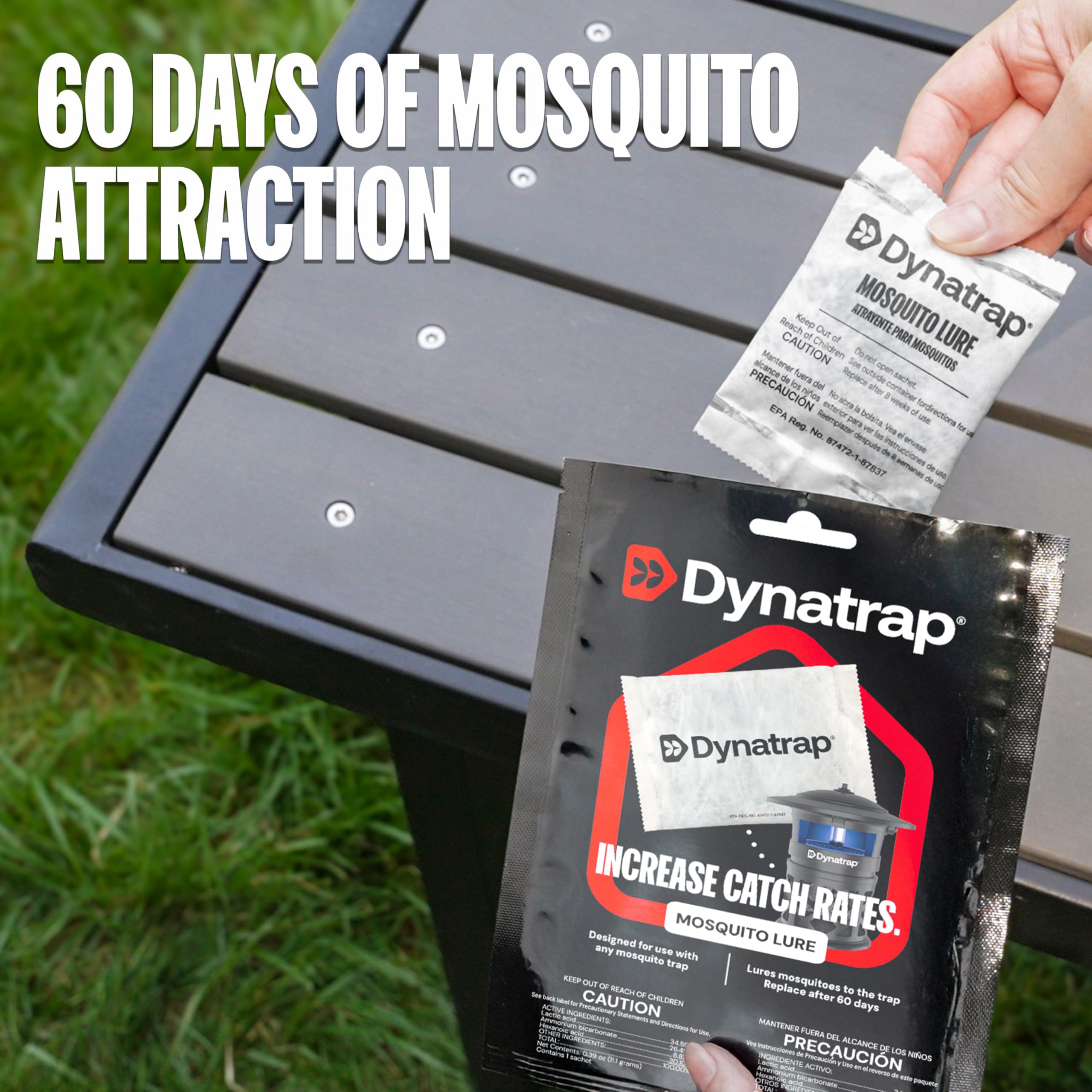 DynaTrap sachet junto a trampa en patio demostrando reducción de mosquitos