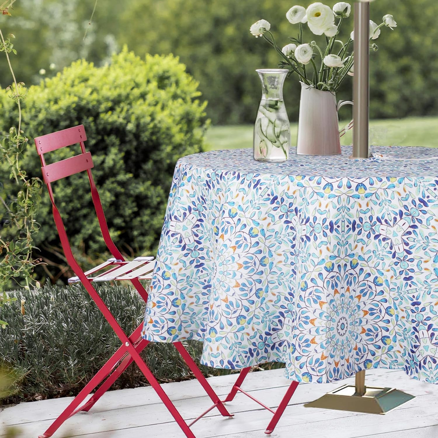 EHouseHome mantel en comedor interior con vajilla, aspecto acogedor