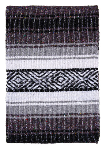El Paso Designs manta como acento en sofá, estilo boho instantáneo