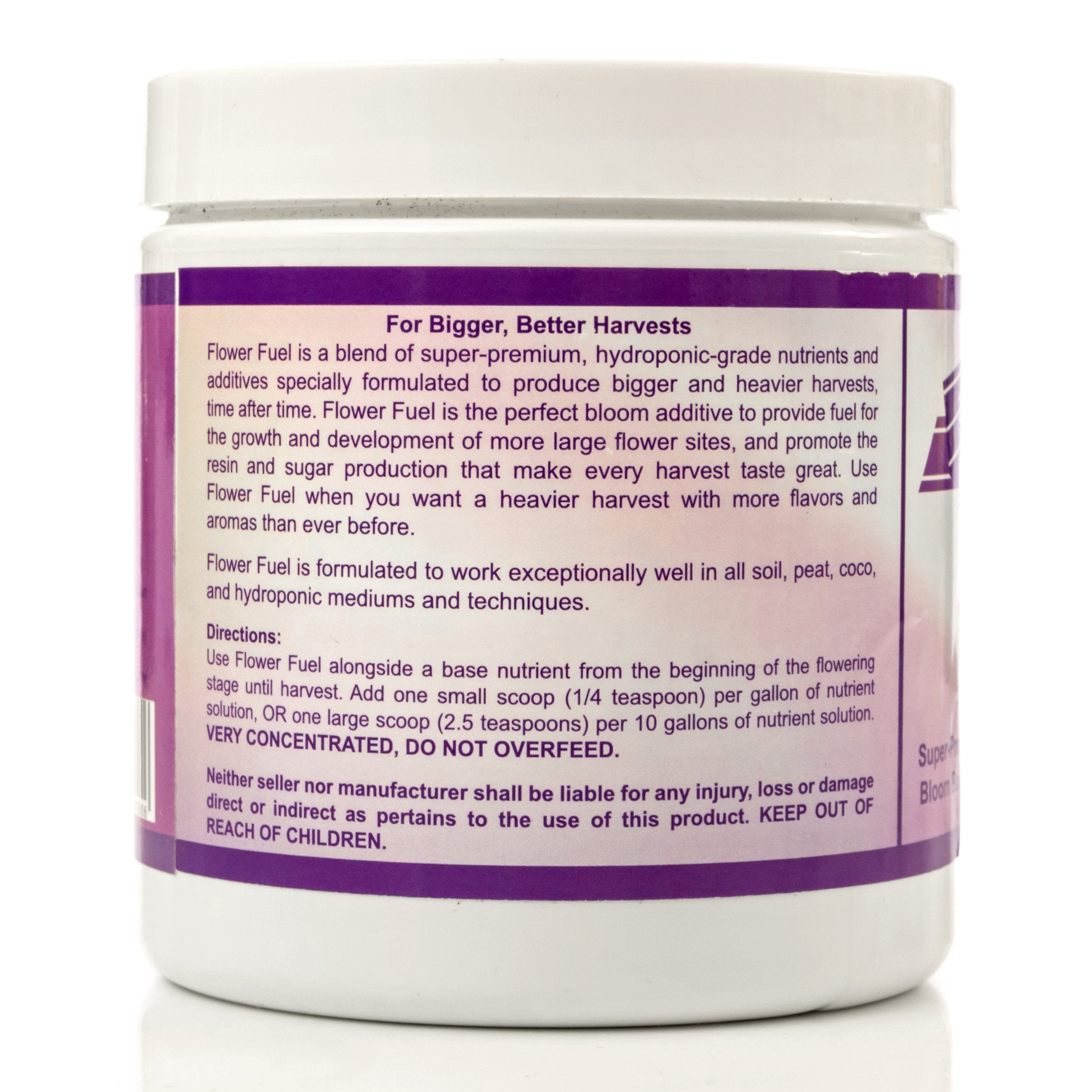 Element Nutrients en uso durante riego, beneficiando flores con nutrientes concentrados