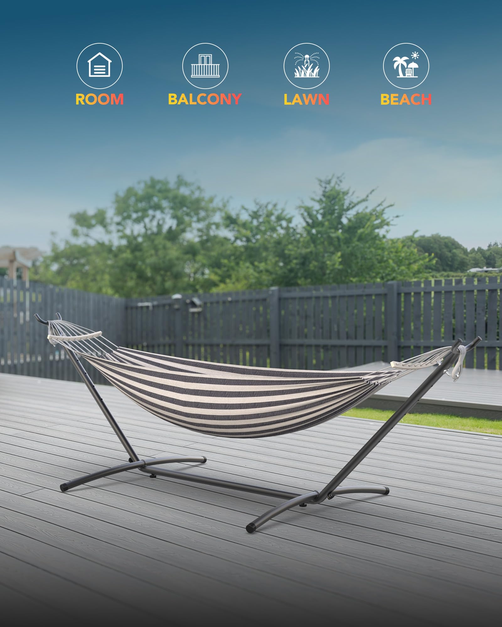 Everyfun hamaca al lado de una silla para comparar tamaño y capacidad