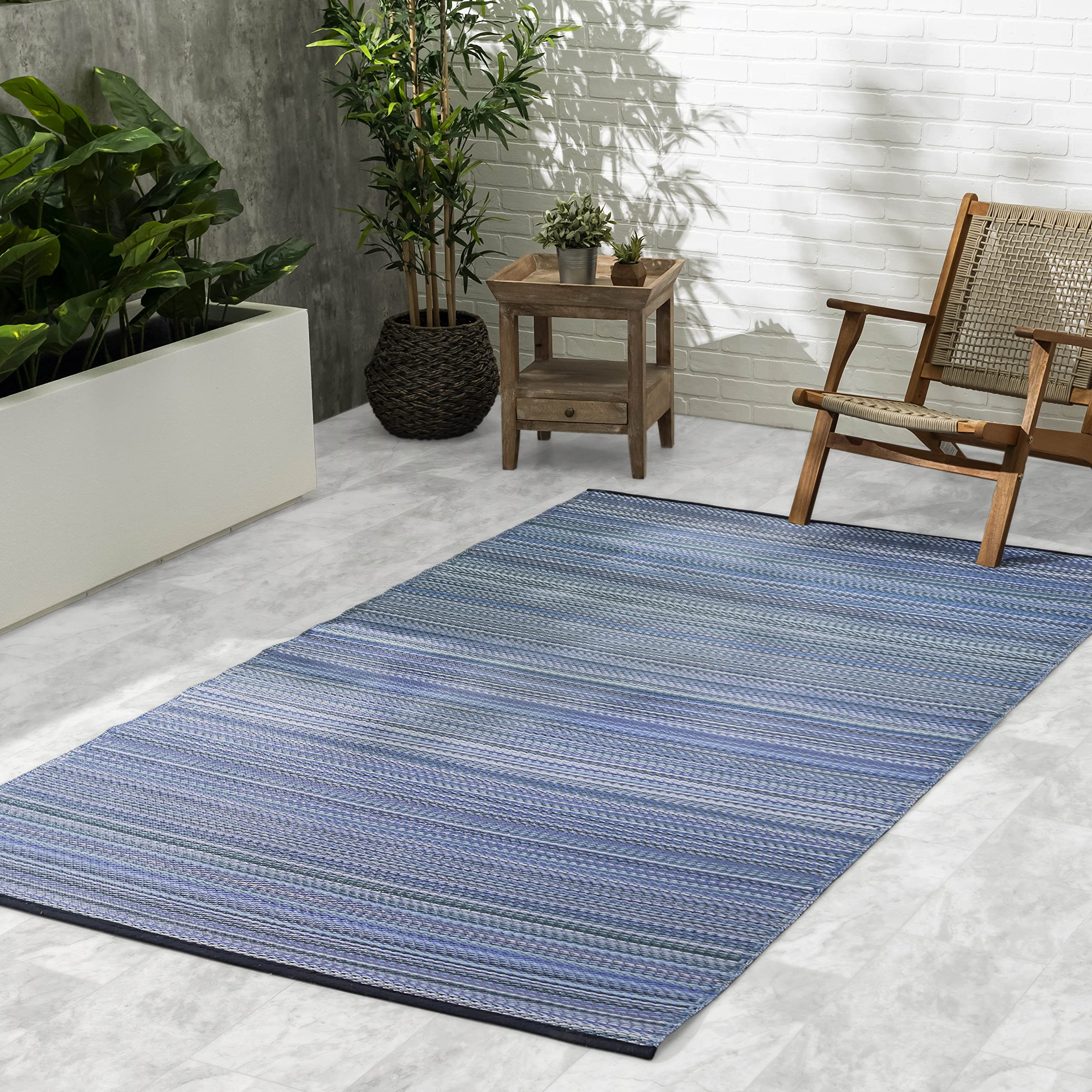 Fab Habitat vista frontal de la alfombra Cancun Indigo, aspecto elegante y resistente