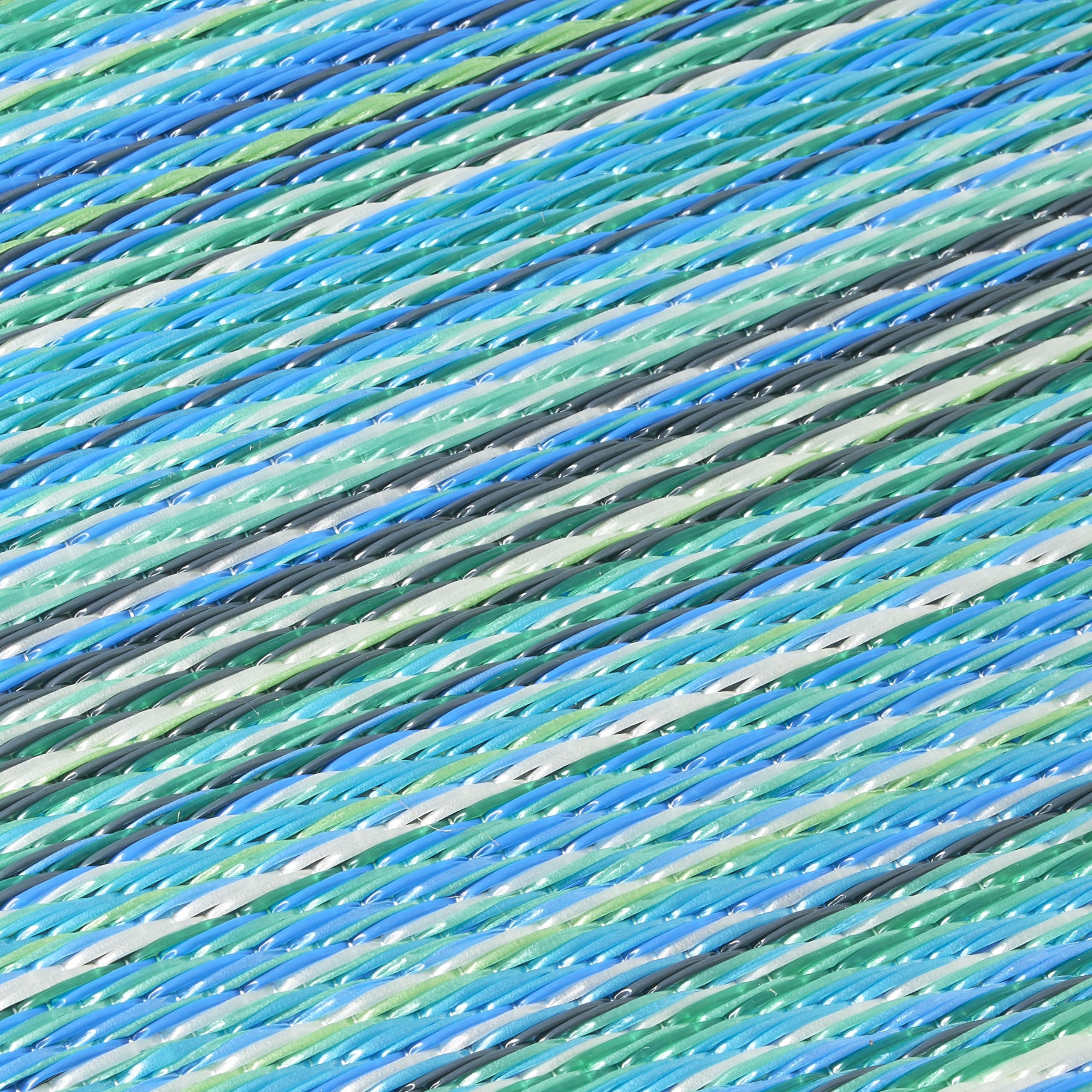 Etiqueta Fab Habitat que indica material reciclado y resistencia UV