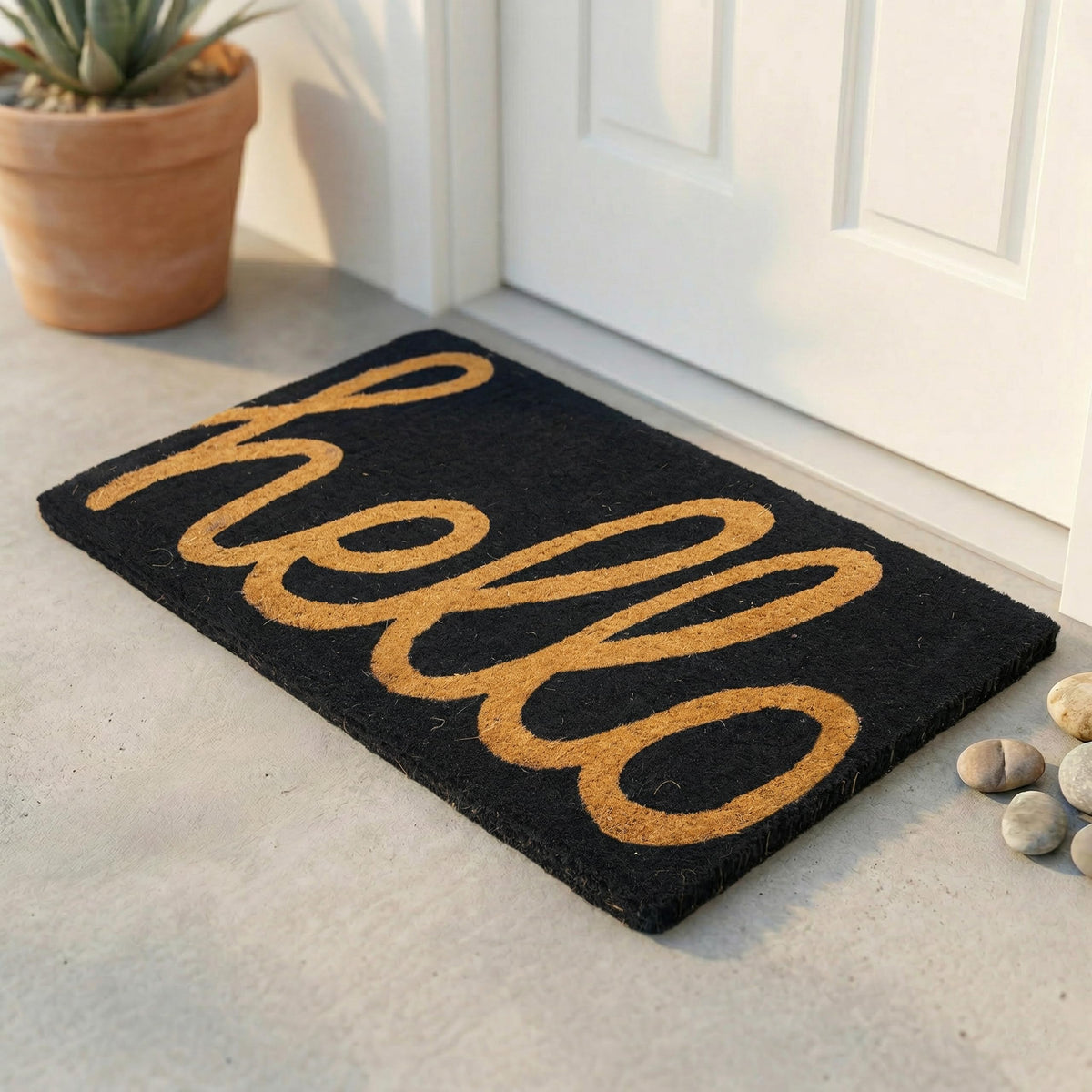 Fab Habitat felpudo frontal Cursive Hello mostrando bienvenida elegante y durabilidad