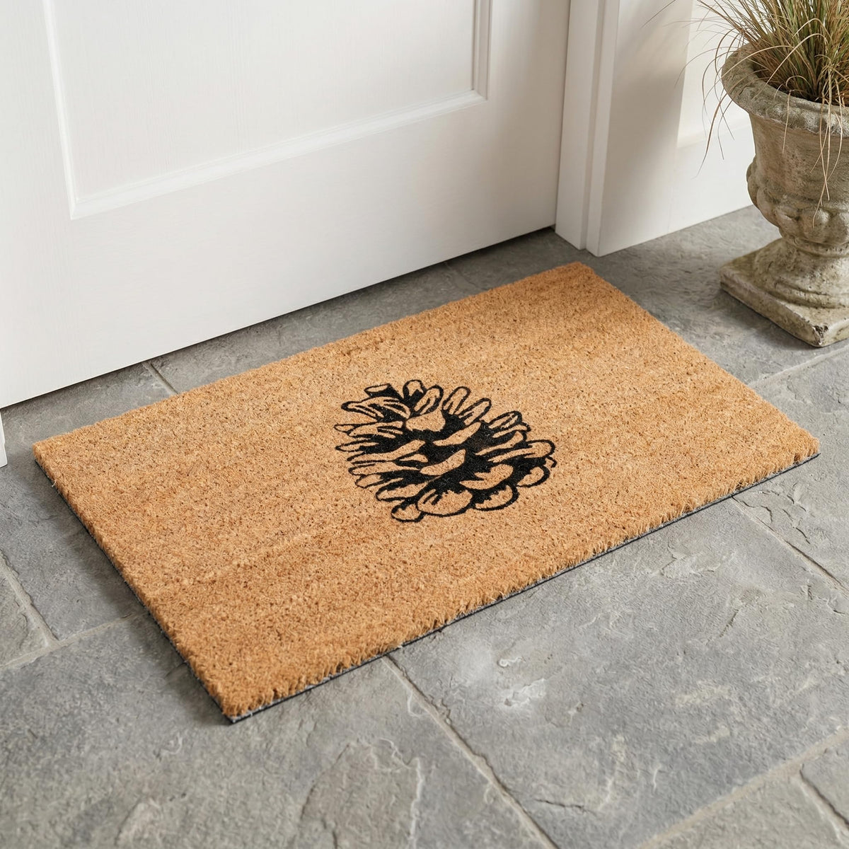 Fab Habitat felpudo frontal Pine Cone embellece la entrada y recoge suciedad