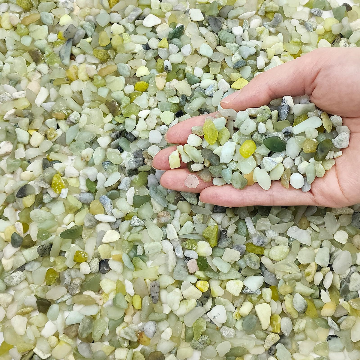 FANTIAN empaque frontal de piedras jade mostrando peso y acabado duradero