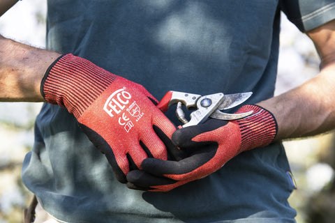 FELCO F7 en acción podando rama, mayor eficiencia en corte