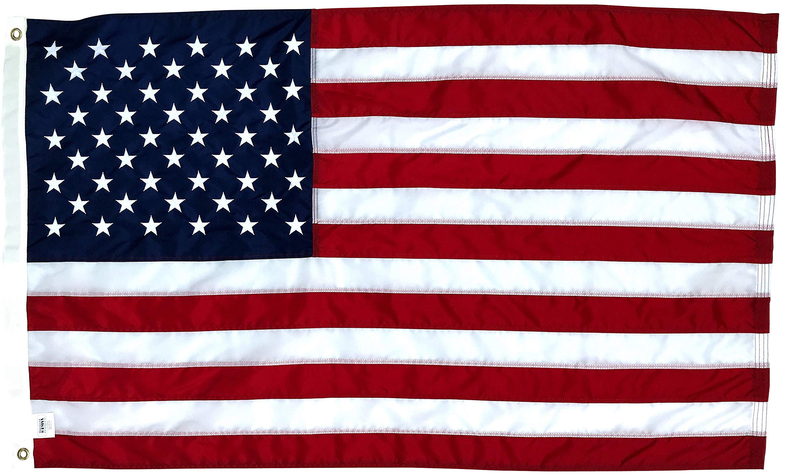 Fine Line Flag vista frontal mostrando colores vibrantes y presencia ceremoniosa