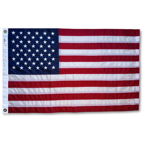 Fine Line Flag frontal del empaque mostrando bandera lista para izar