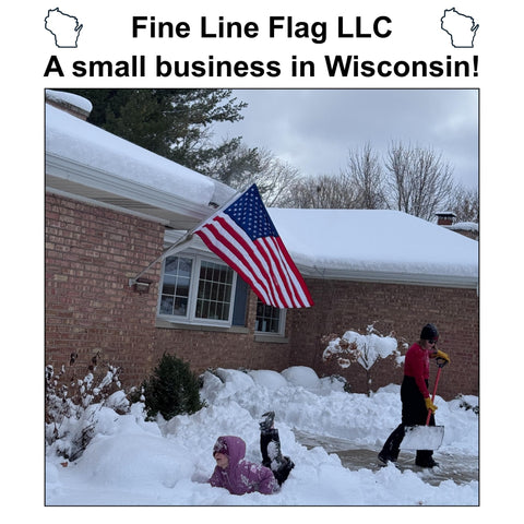 Fine Line Flag comparación de tamaño junto a regla, muestra dimensiones 12x18 pulgadas