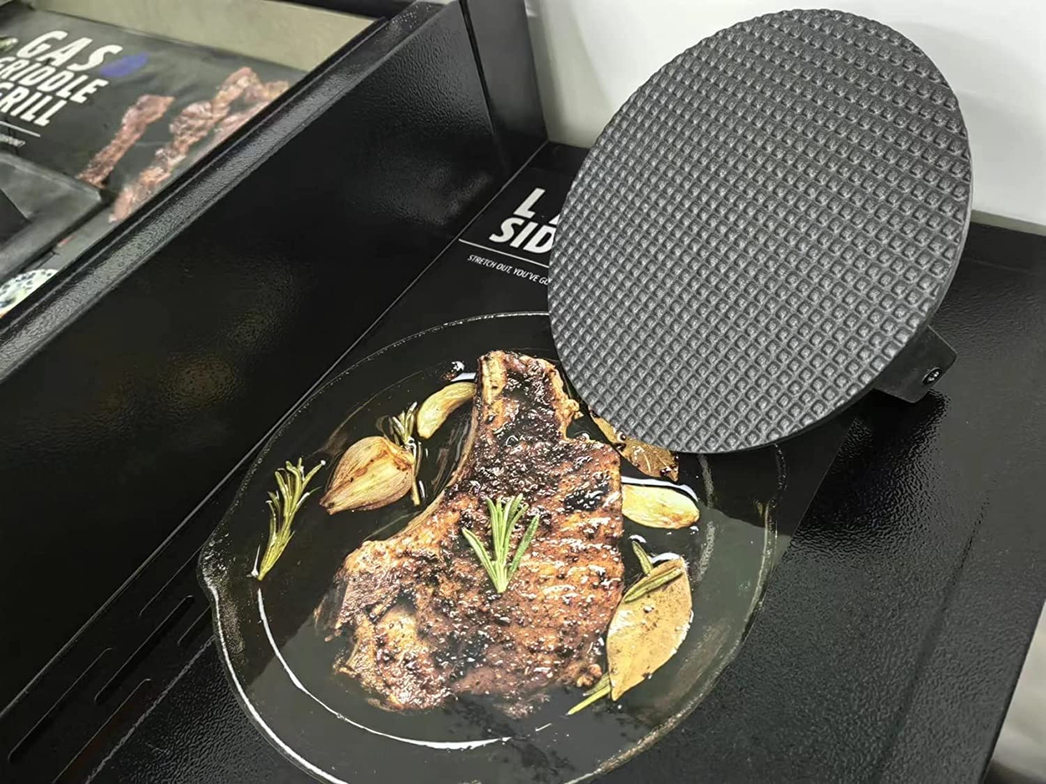 Firsgrill prensa ambientación en cocina demostrando uso para eventos familiares