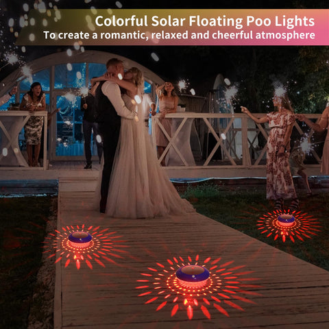 FirstE luces en fiesta junto a piscina crean atmósfera vibrante
