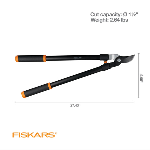 Fiskars mostrando escala y ergonomía junto a una persona