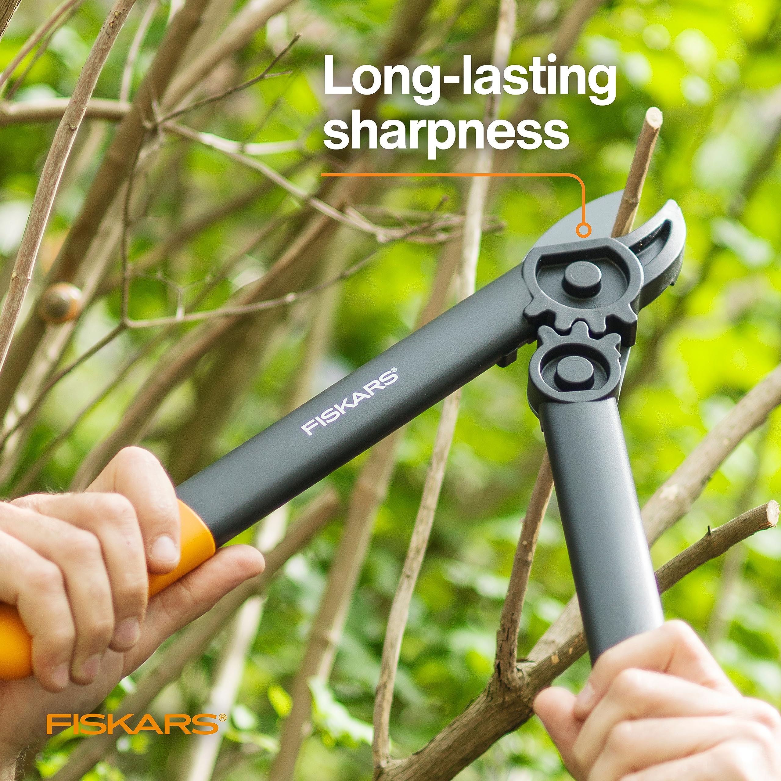 Fiskars comparación de tamaño mostrando alcance de 15 pulgadas útil
