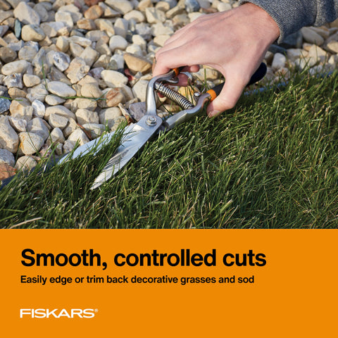 Fiskars hojas forjadas en primer plano con filo preciso para cortes limpios