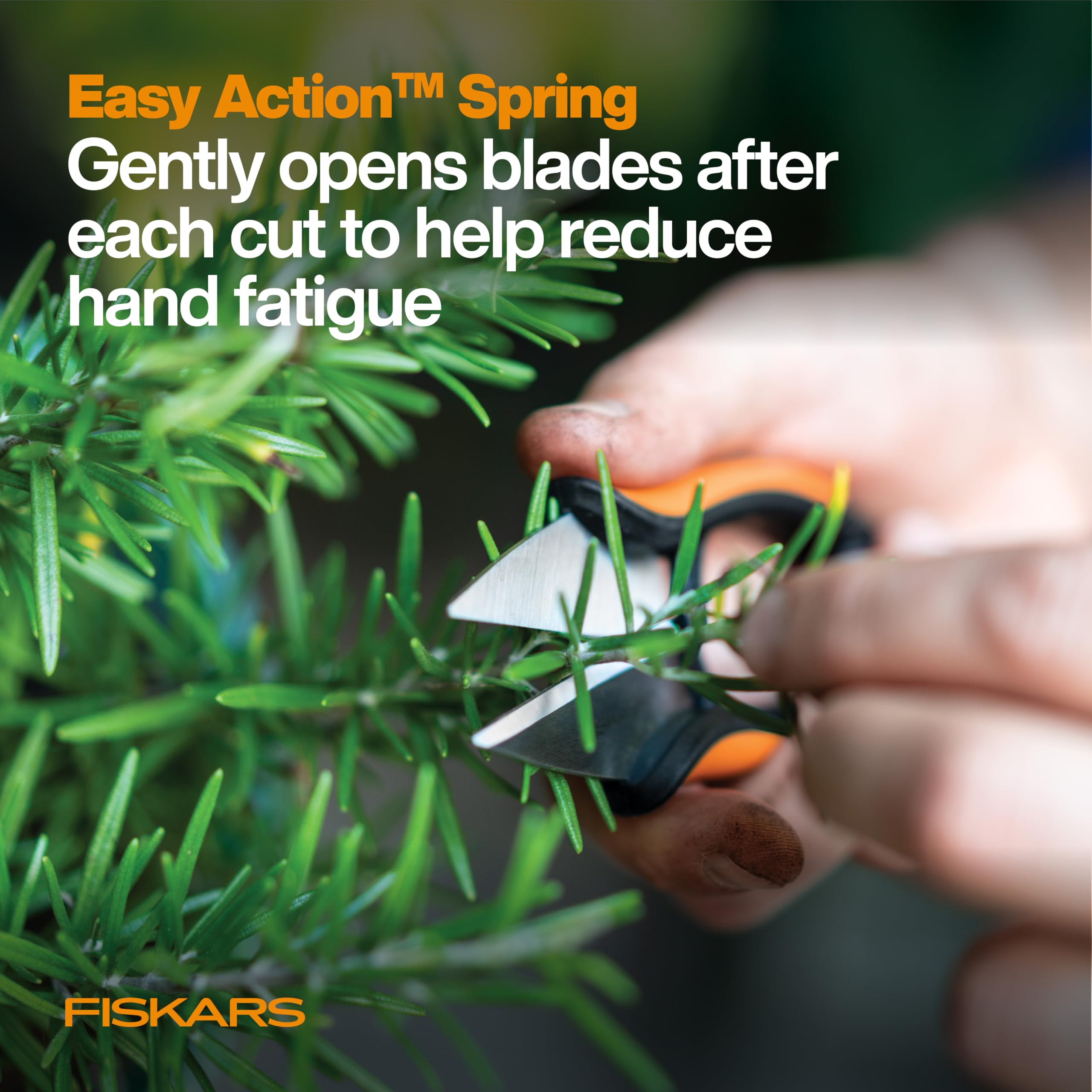 Fiskars tijeras guardadas en funda que protegen las hojas