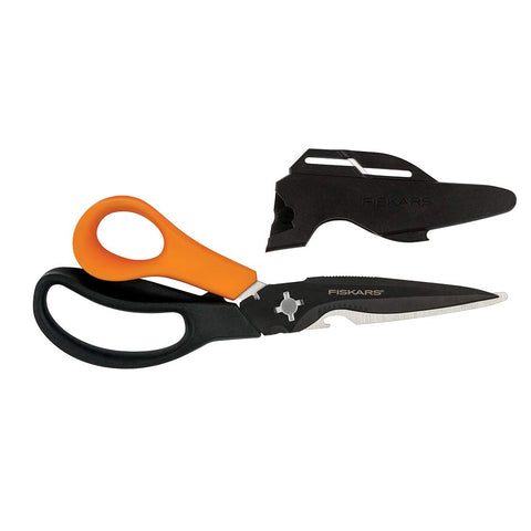 Fiskars frente con funda mostrando almacenamiento seguro