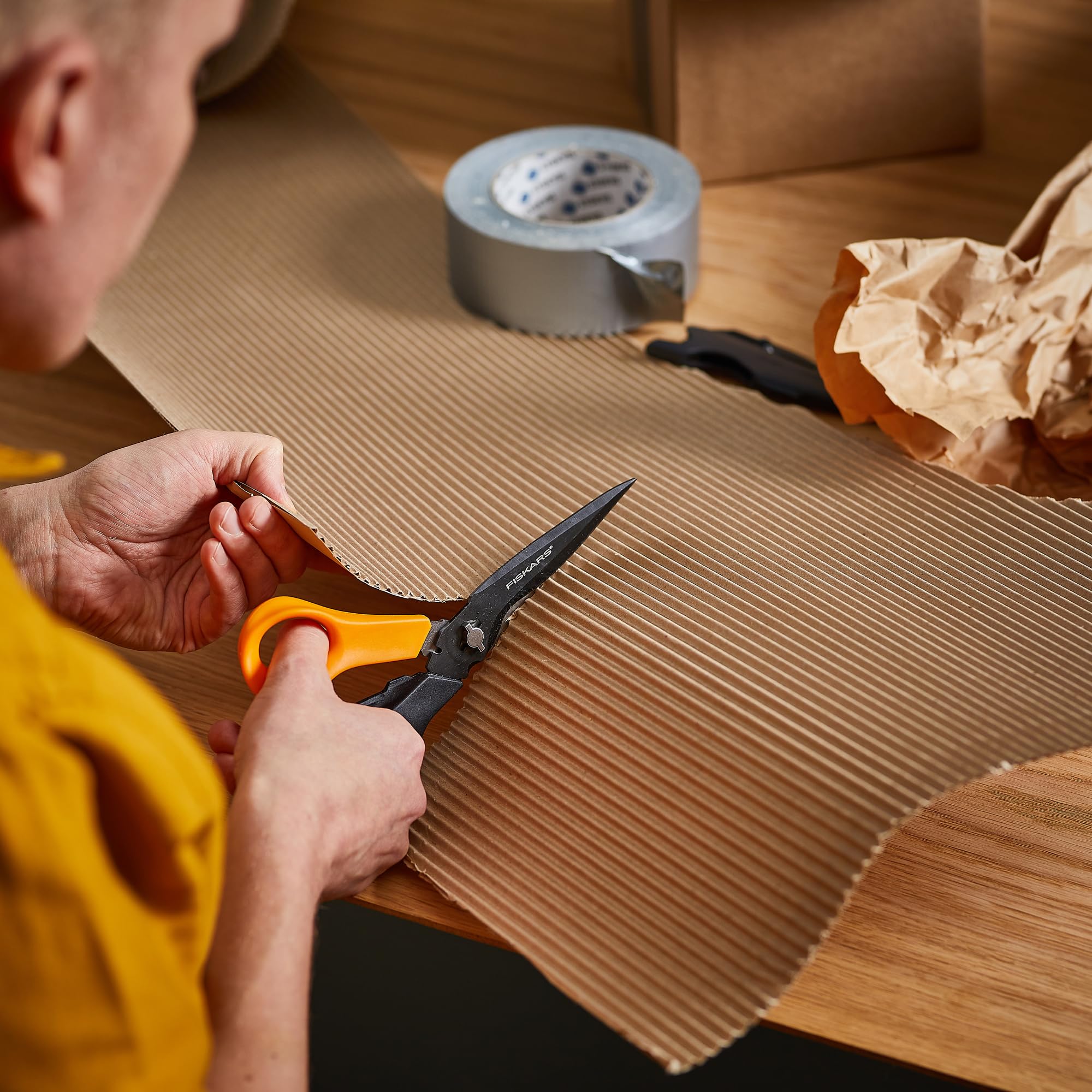 Fiskars funda con afilador cerámico para mantenimiento rápido
