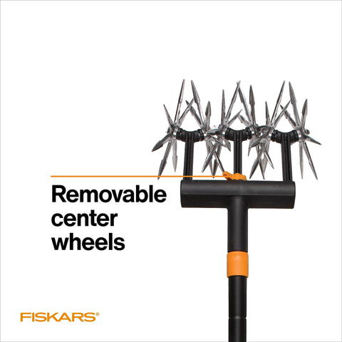 Fiskars ruedas de aluminio cerca, sin óxido y potencia en suelo duro